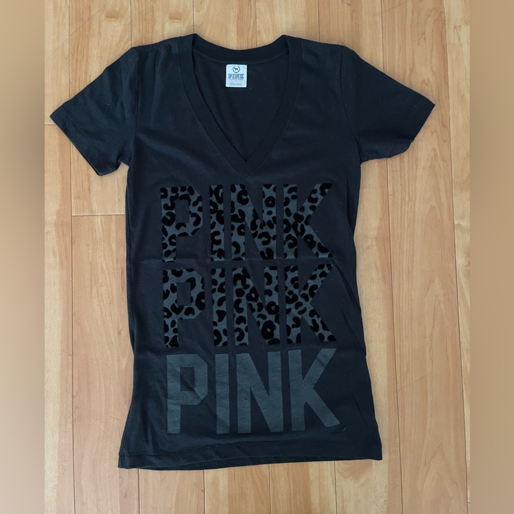 Y2K PINK Victoria Secret Leopard “PINK” Logo V Neck Tee XS